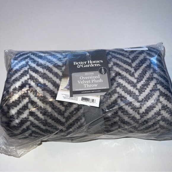 NWT Better Homes and Gardens Oversize Gray Velvet Plush Throw New 50 X 72 (U) - Picture 2 of 5